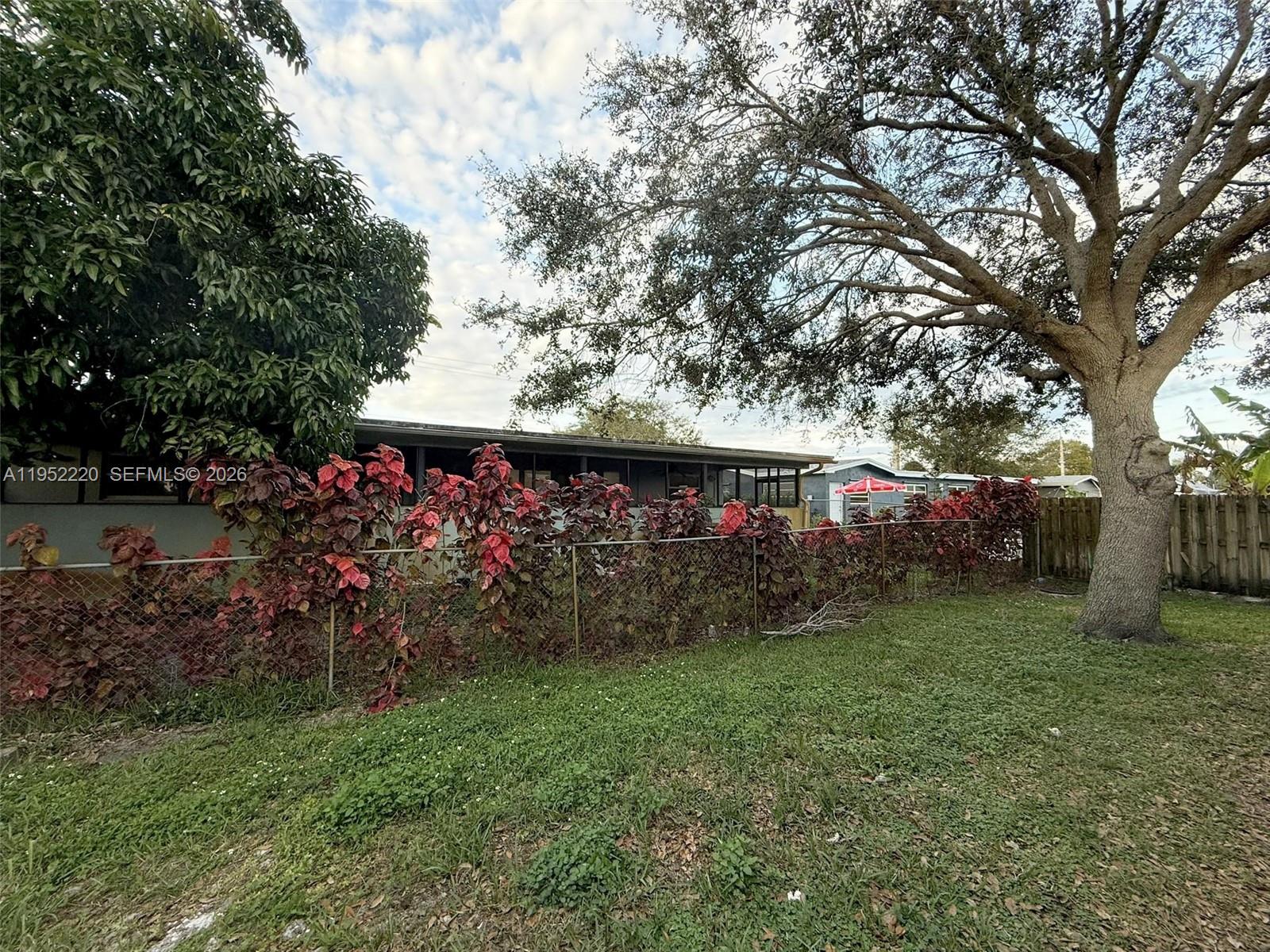 PASADENA LAKES SOUTH - Residential