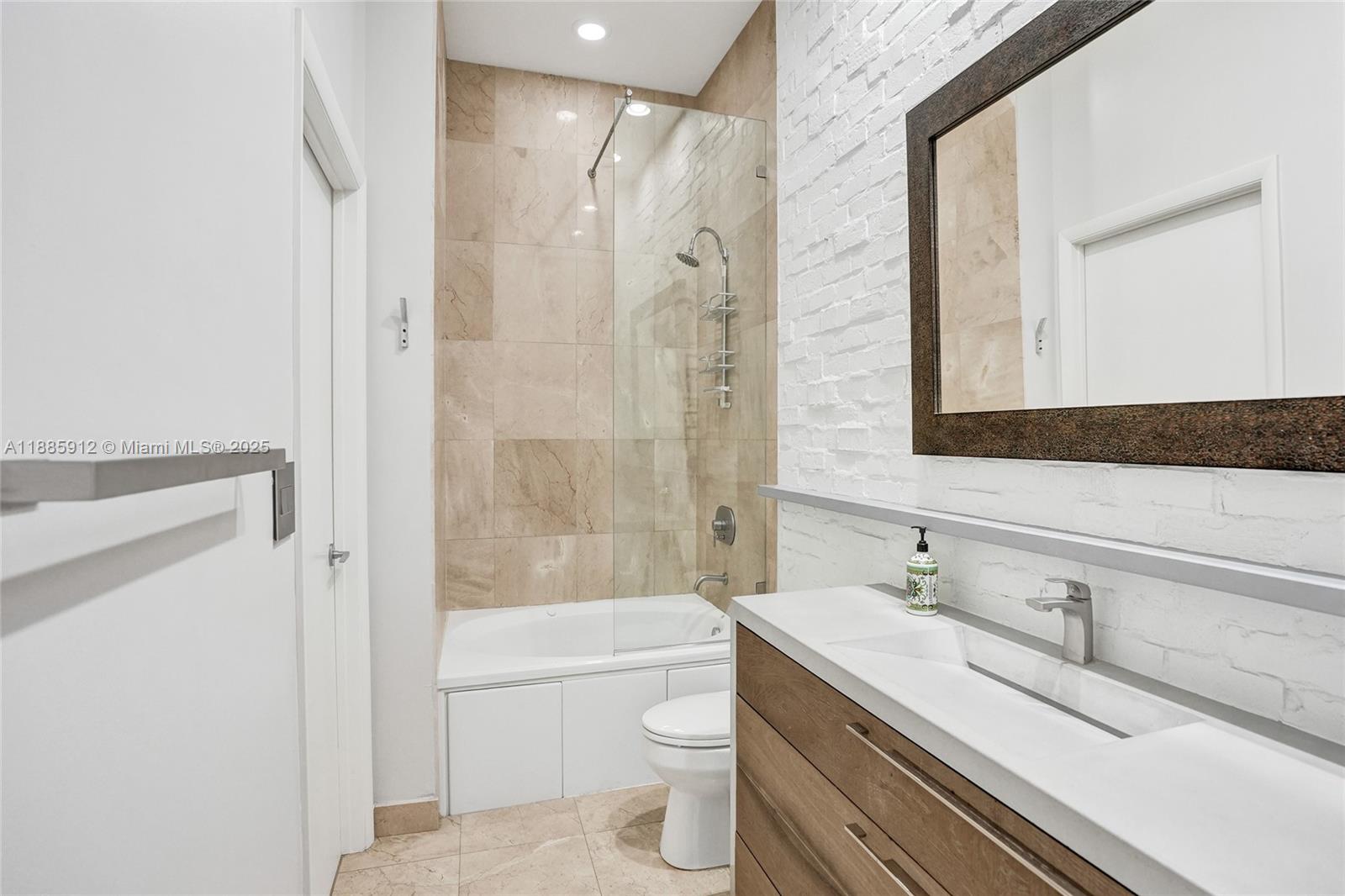 CITYPLACE SOUTH TOWER CON - Residential Lease