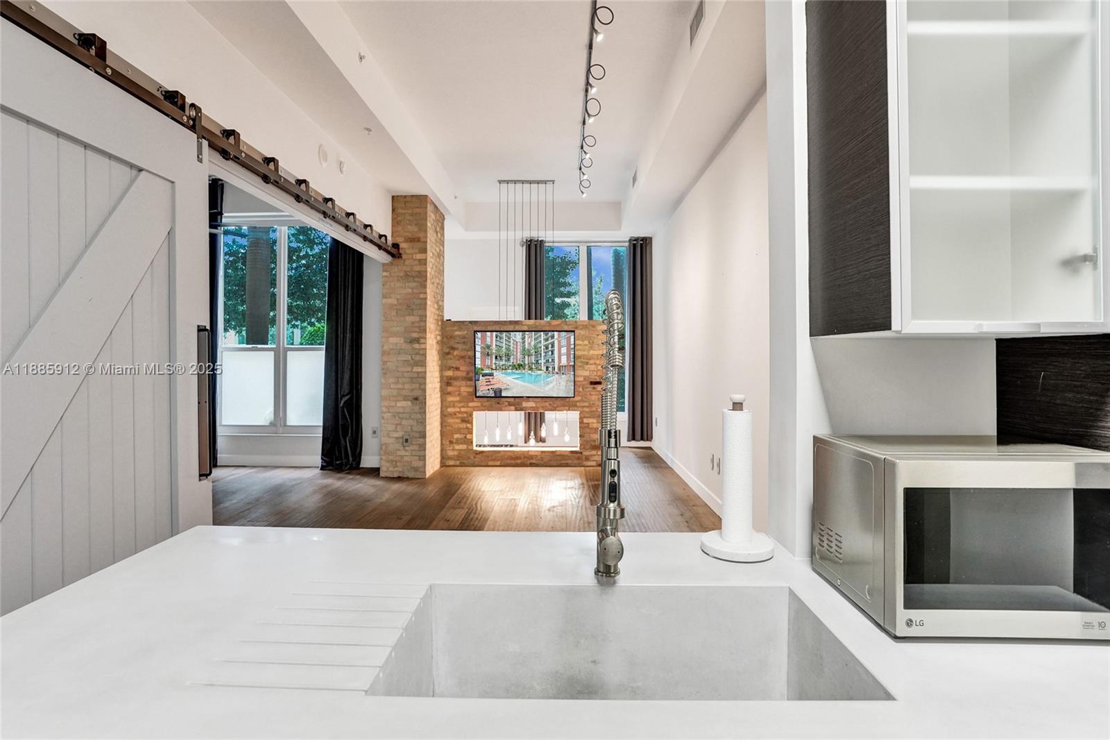 CITYPLACE SOUTH TOWER CON - Residential Lease