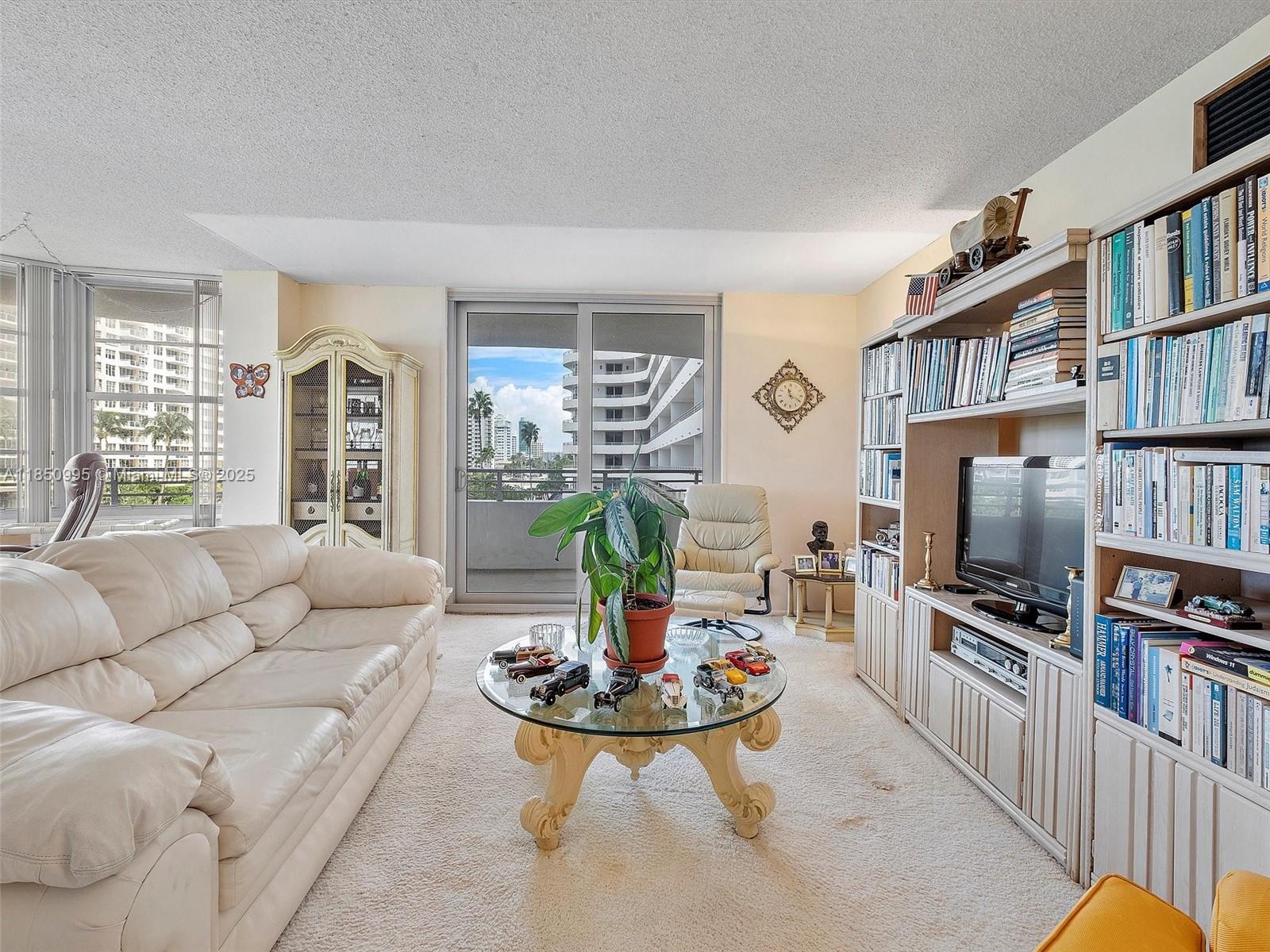 5555 Collins Ave 4S