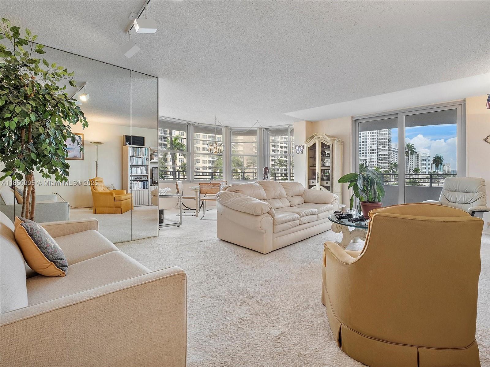 5555 Collins Ave 4S
