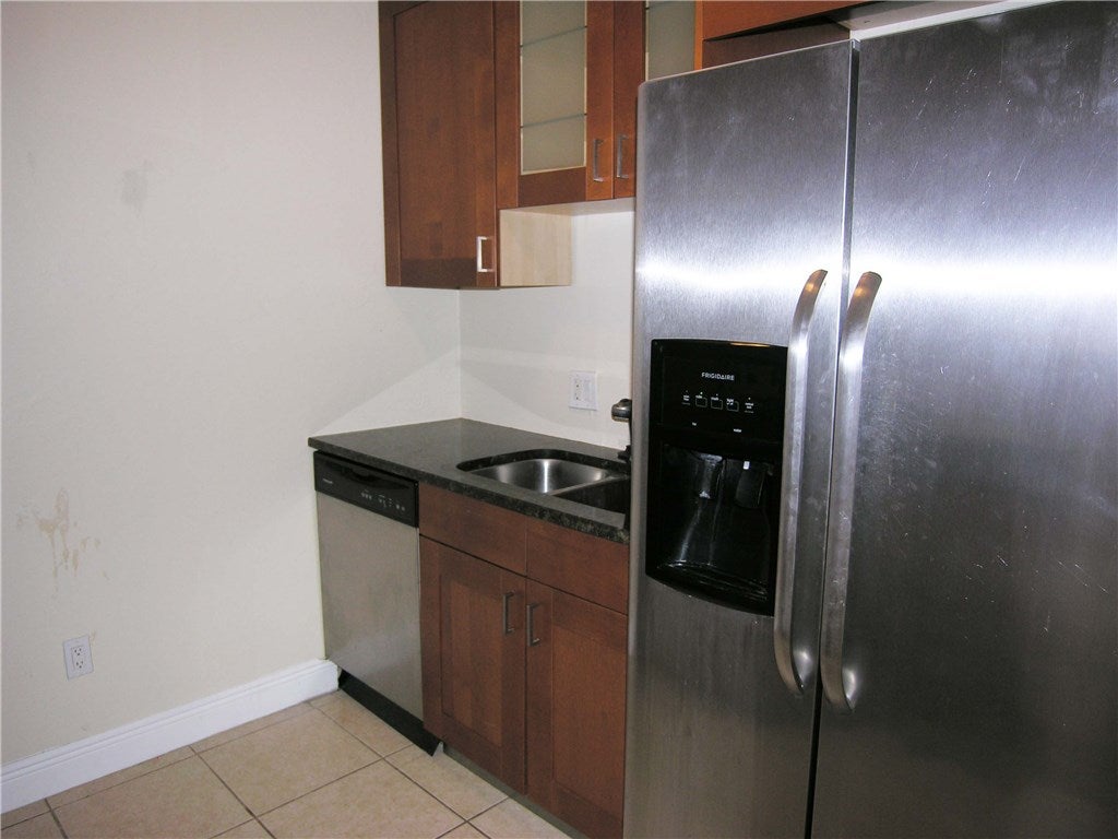 Photo of Hollywood, FL 33024 (MLS # A11901831)