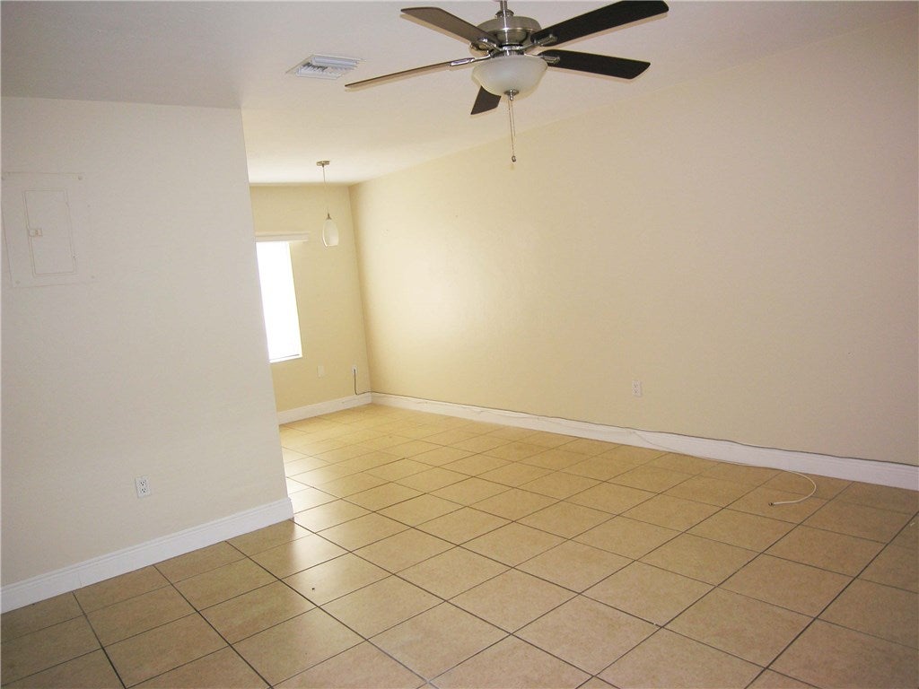 Photo of Hollywood, FL 33024 (MLS # A11901831)
