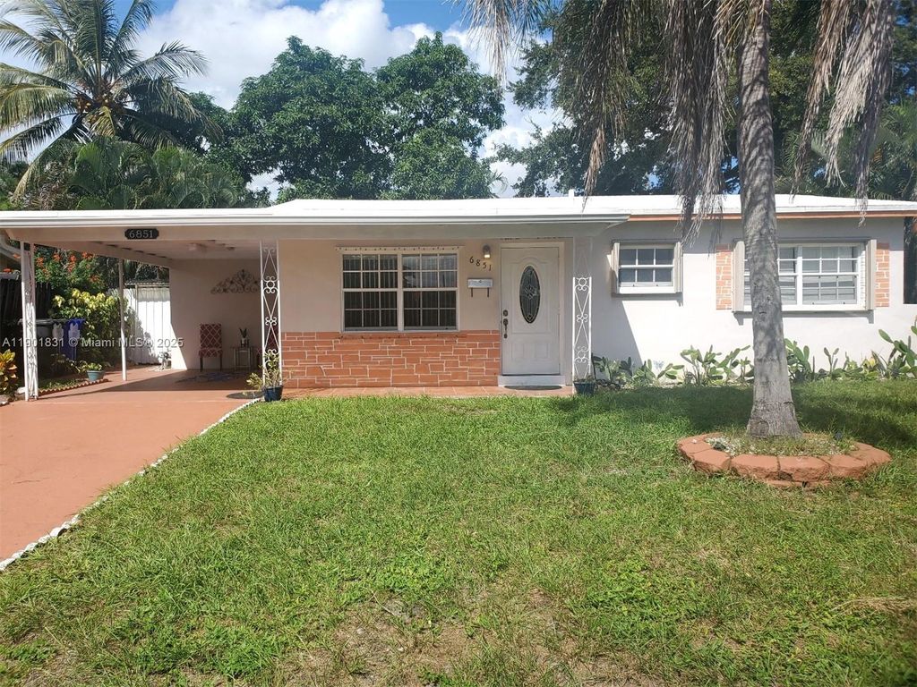 Photo of Hollywood, FL 33024 (MLS # A11901831)