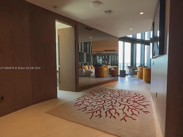 18555 COLLINS AVENUE COND - Residential Lease