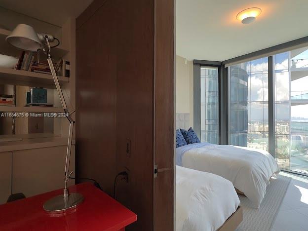 18555 COLLINS AVENUE COND - Residential Lease