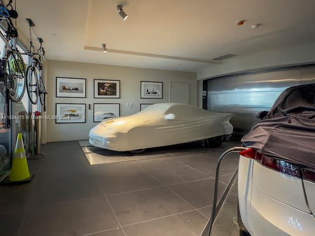 18555 COLLINS AVENUE COND - Residential Lease