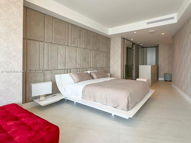 18555 COLLINS AVENUE COND - Residential Lease