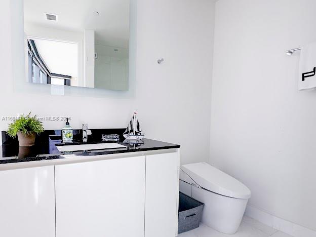 18555 COLLINS AVENUE COND - Residential Lease