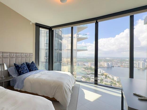 18555 COLLINS AVENUE COND - Residential Lease