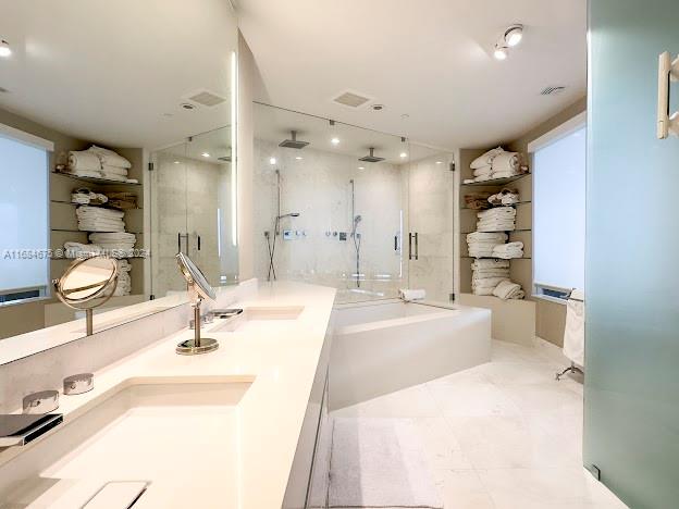 18555 COLLINS AVENUE COND - Residential Lease