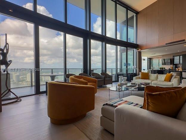 18555 COLLINS AVENUE COND - Residential Lease