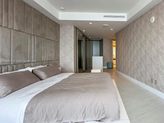 18555 COLLINS AVENUE COND - Residential Lease