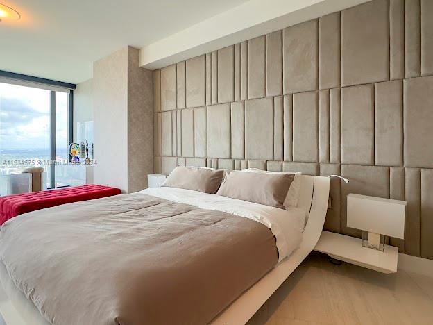 18555 COLLINS AVENUE COND - Residential Lease