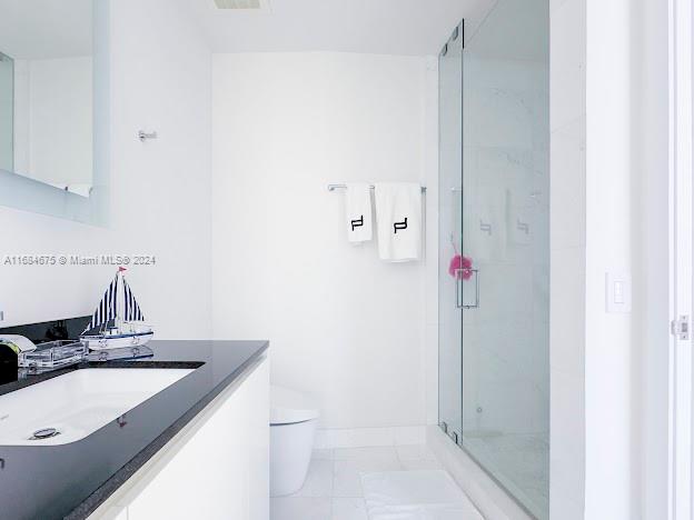 18555 COLLINS AVENUE COND - Residential Lease