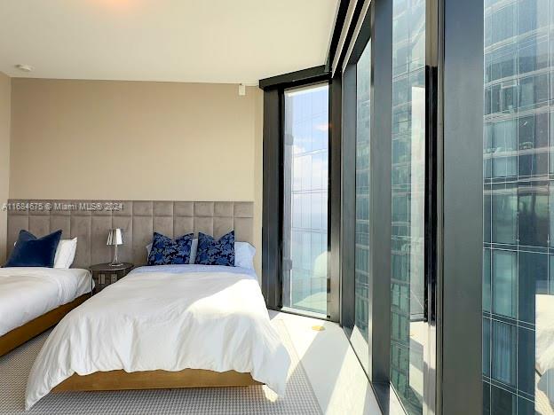 18555 COLLINS AVENUE COND - Residential Lease