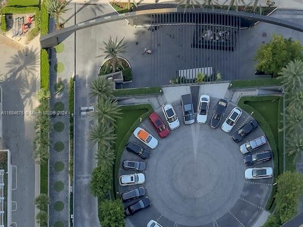 18555 COLLINS AVENUE COND - Residential Lease