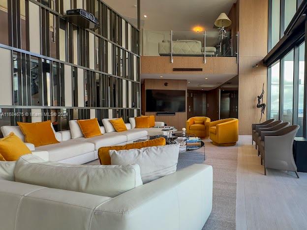 18555 COLLINS AVENUE COND - Residential Lease