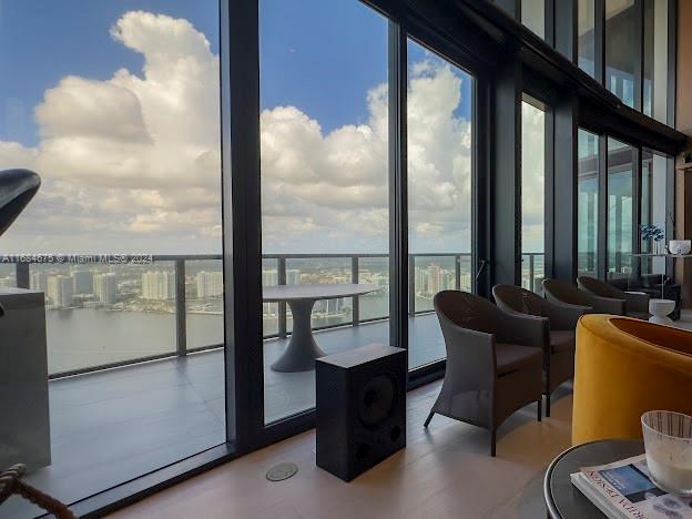 18555 COLLINS AVENUE COND - Residential Lease