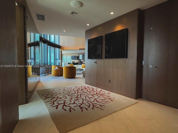 18555 COLLINS AVENUE COND - Residential Lease