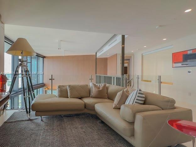 18555 COLLINS AVENUE COND - Residential Lease