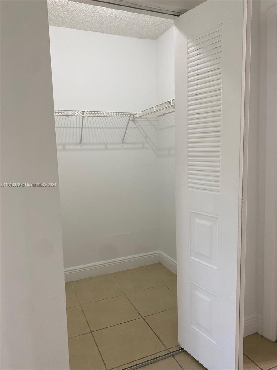 KENDALL LAKE TOWERS CONDO - Residential Lease