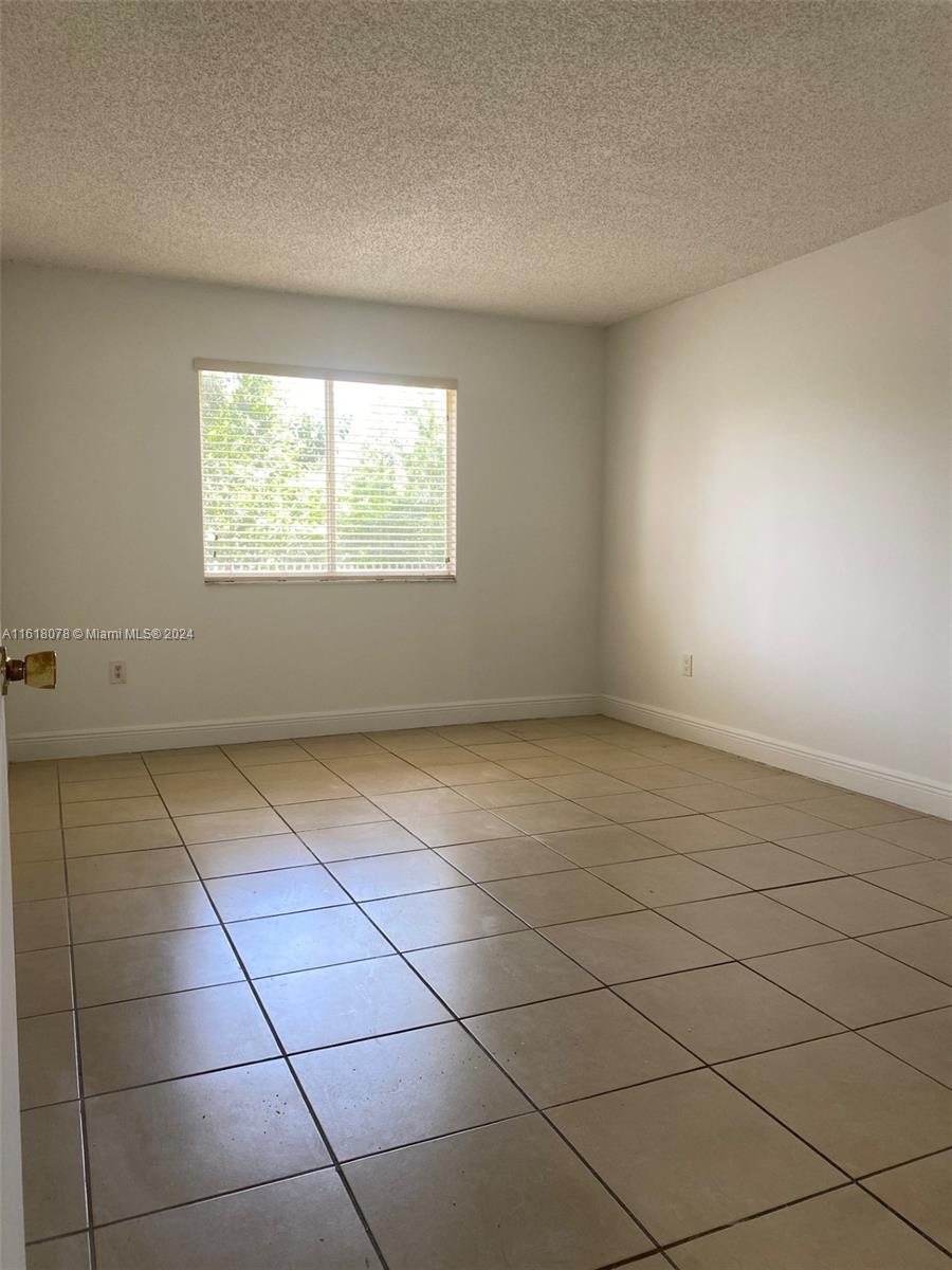 KENDALL LAKE TOWERS CONDO - Residential Lease