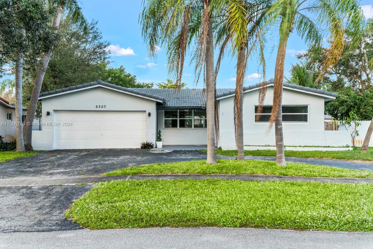 5307 Cleveland St, Hollywood, Broward County, Florida - 4 Bedrooms  
2 Bathrooms - 