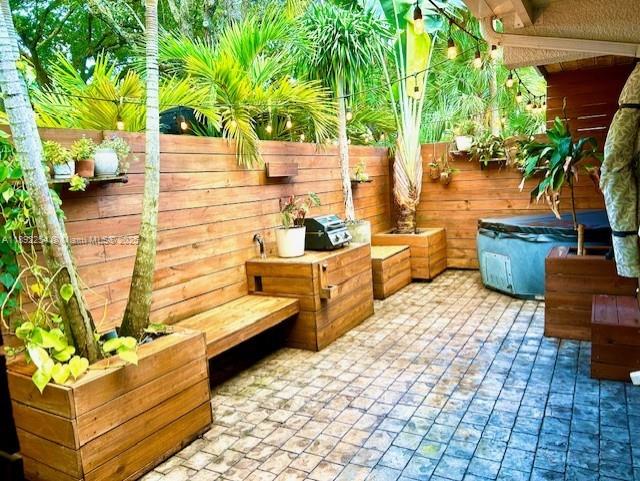 MIAMI LAKES WINDMILL GATE - Residential