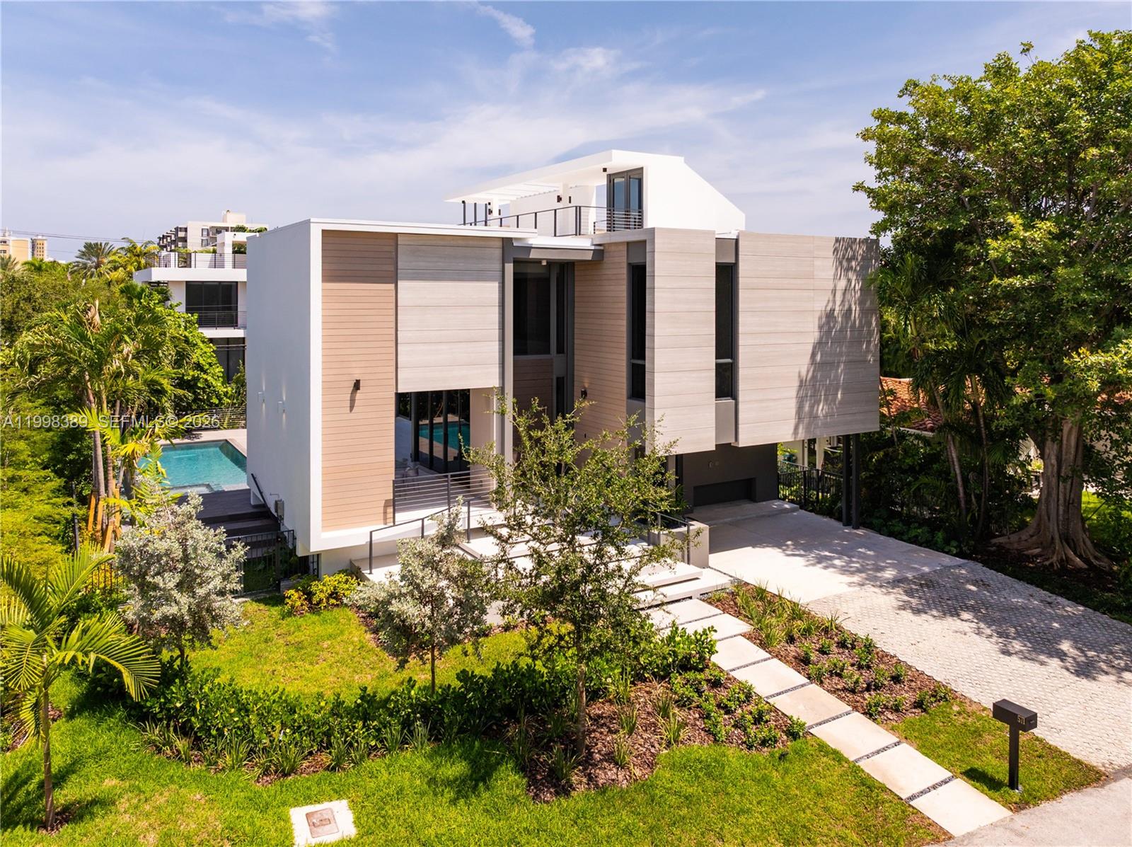 TROPICAL ISLE HOMES SUB - Residential