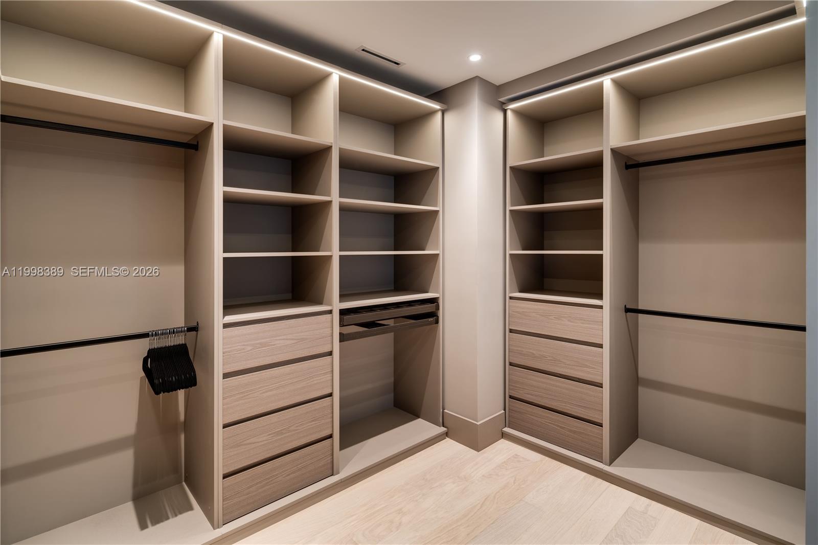 TROPICAL ISLE HOMES SUB - Residential