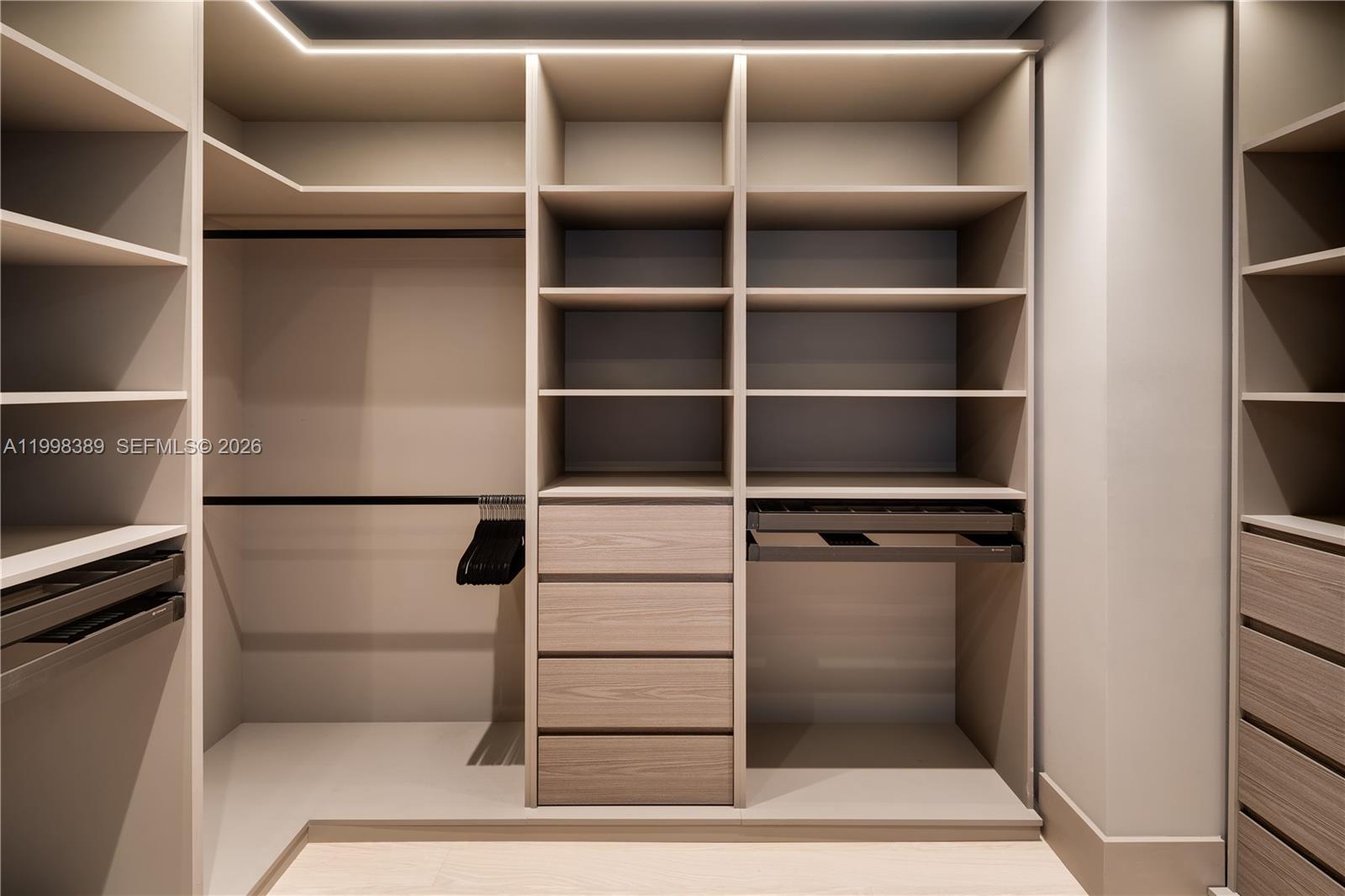 TROPICAL ISLE HOMES SUB - Residential