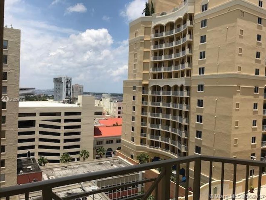 Beautiful 1 bedroom 1 bath with den.  Remodeled, granite kitchen and bath.
Intracoastal and ocean view.
Great  location in the heart of downtown West Palm