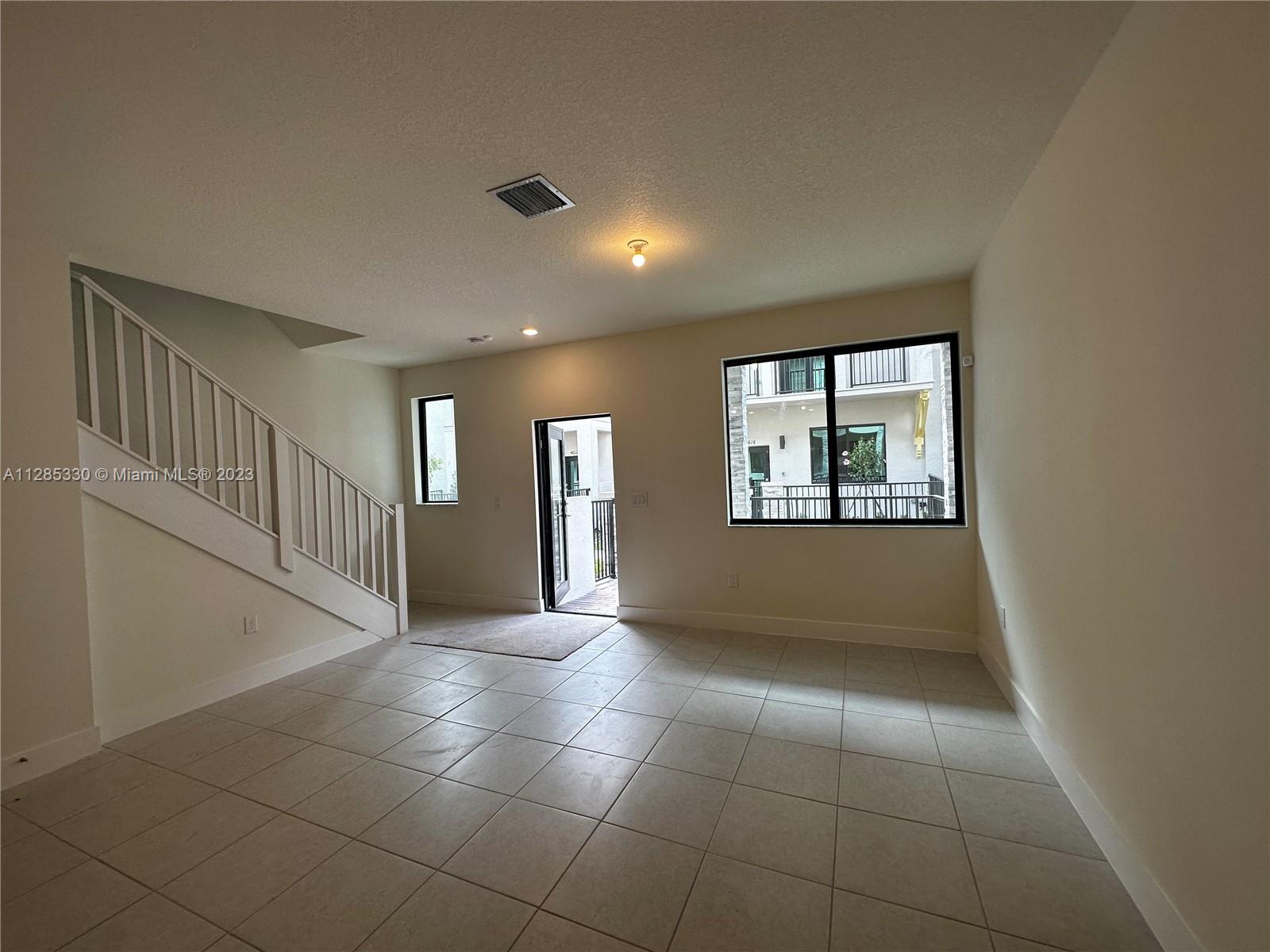 DOWNTOWN DORAL SOUTH PHAS - Residential