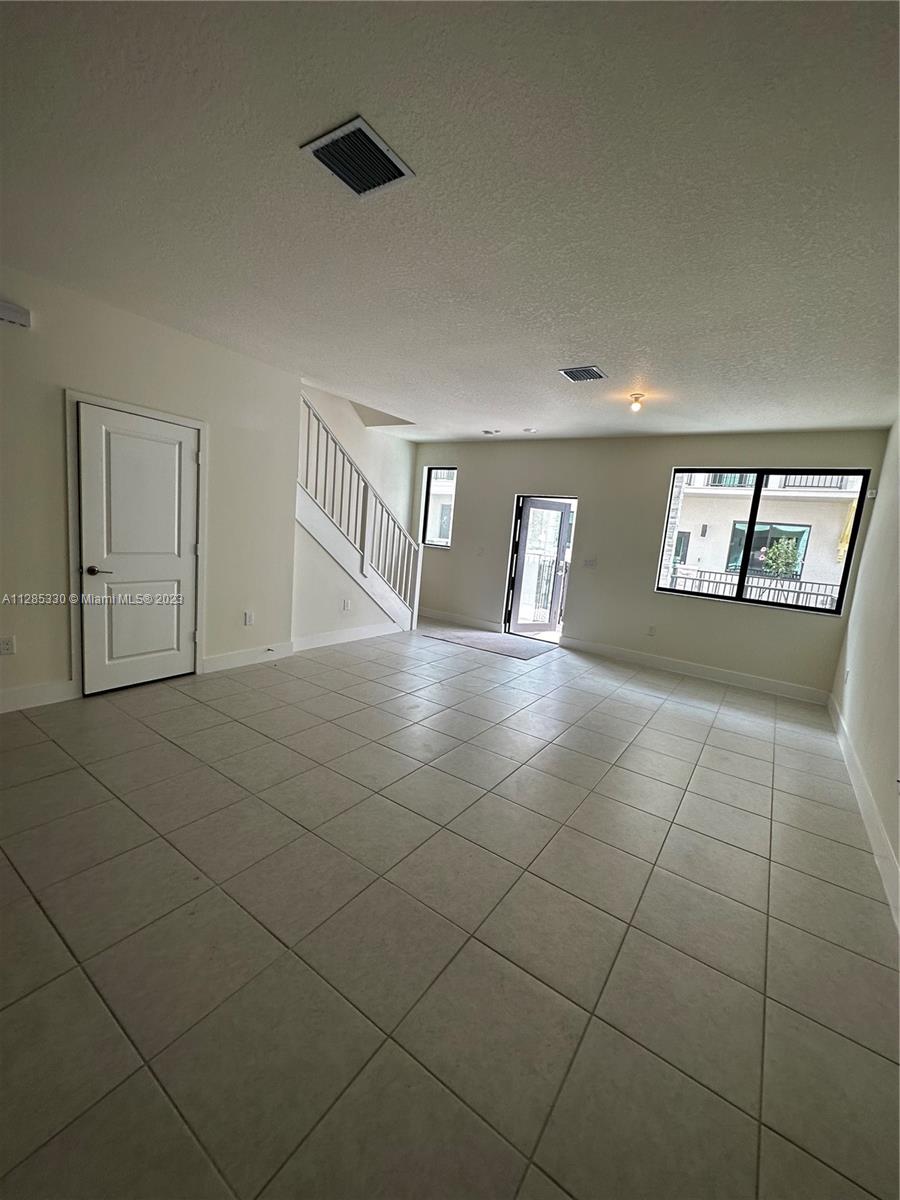DOWNTOWN DORAL SOUTH PHAS - Residential