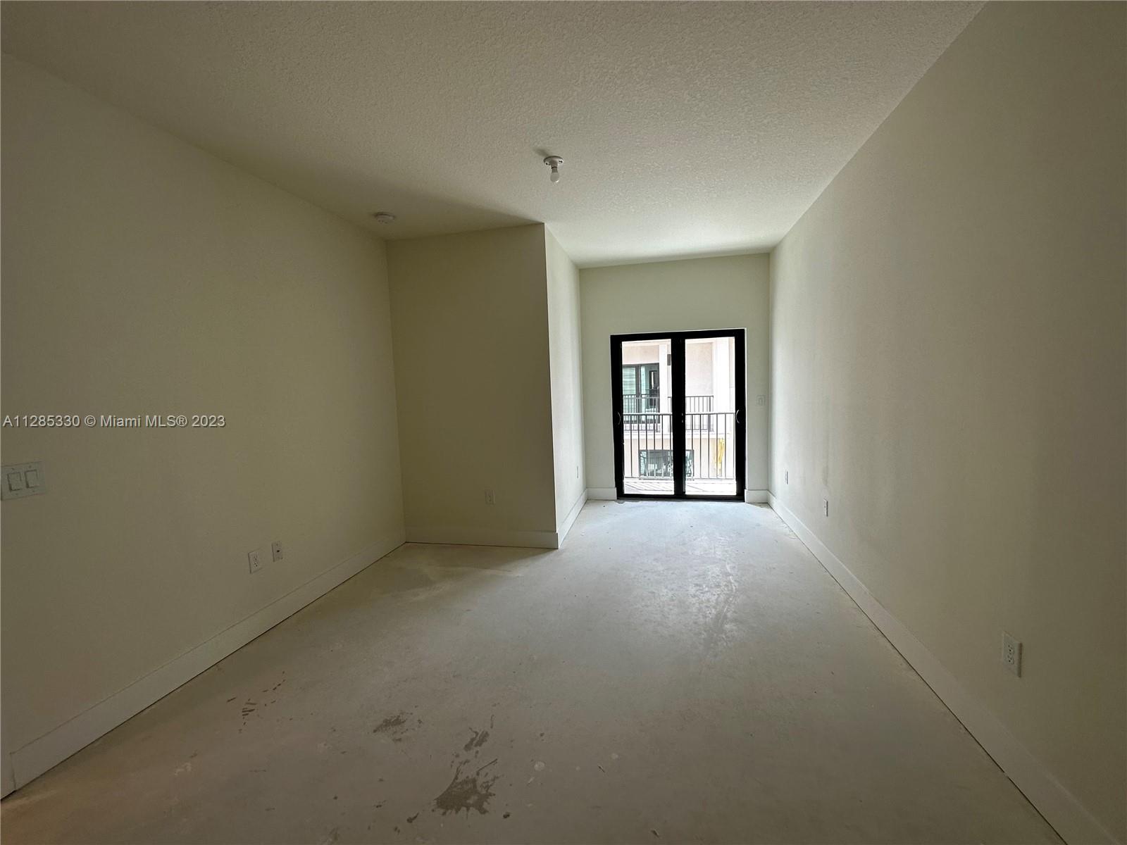 DOWNTOWN DORAL SOUTH PHAS - Residential