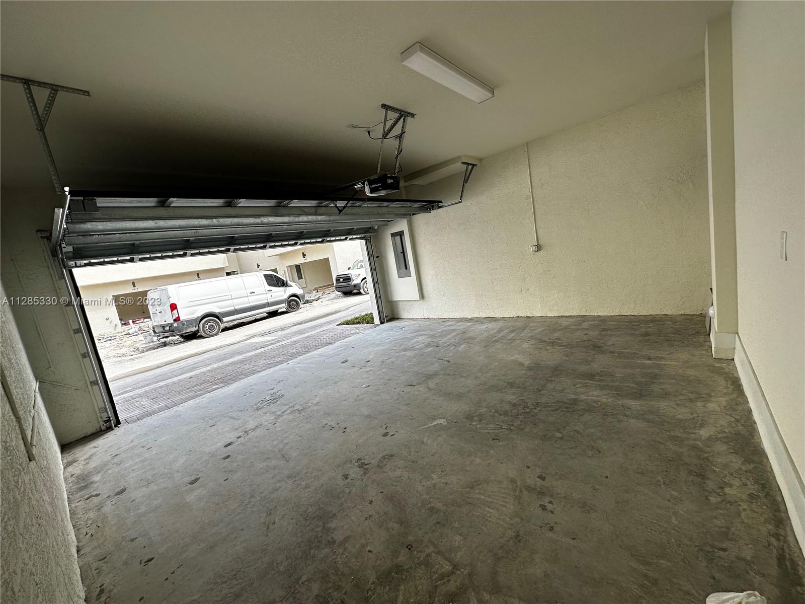 DOWNTOWN DORAL SOUTH PHAS - Residential