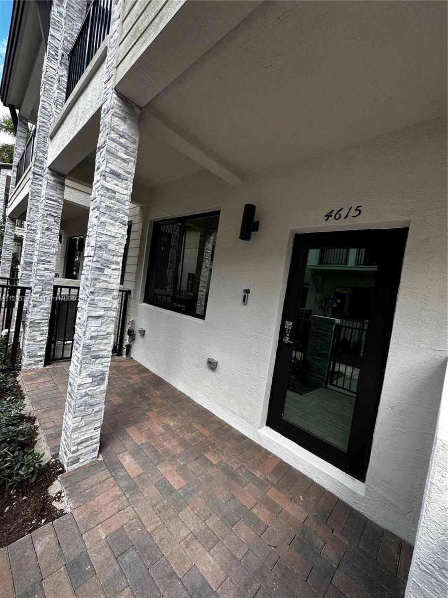 DOWNTOWN DORAL SOUTH PHAS - Residential