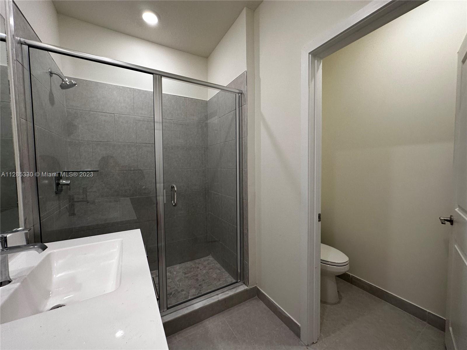 DOWNTOWN DORAL SOUTH PHAS - Residential
