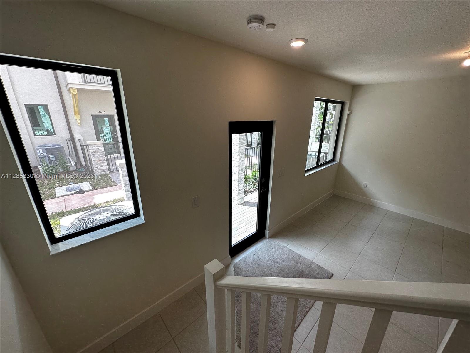DOWNTOWN DORAL SOUTH PHAS - Residential