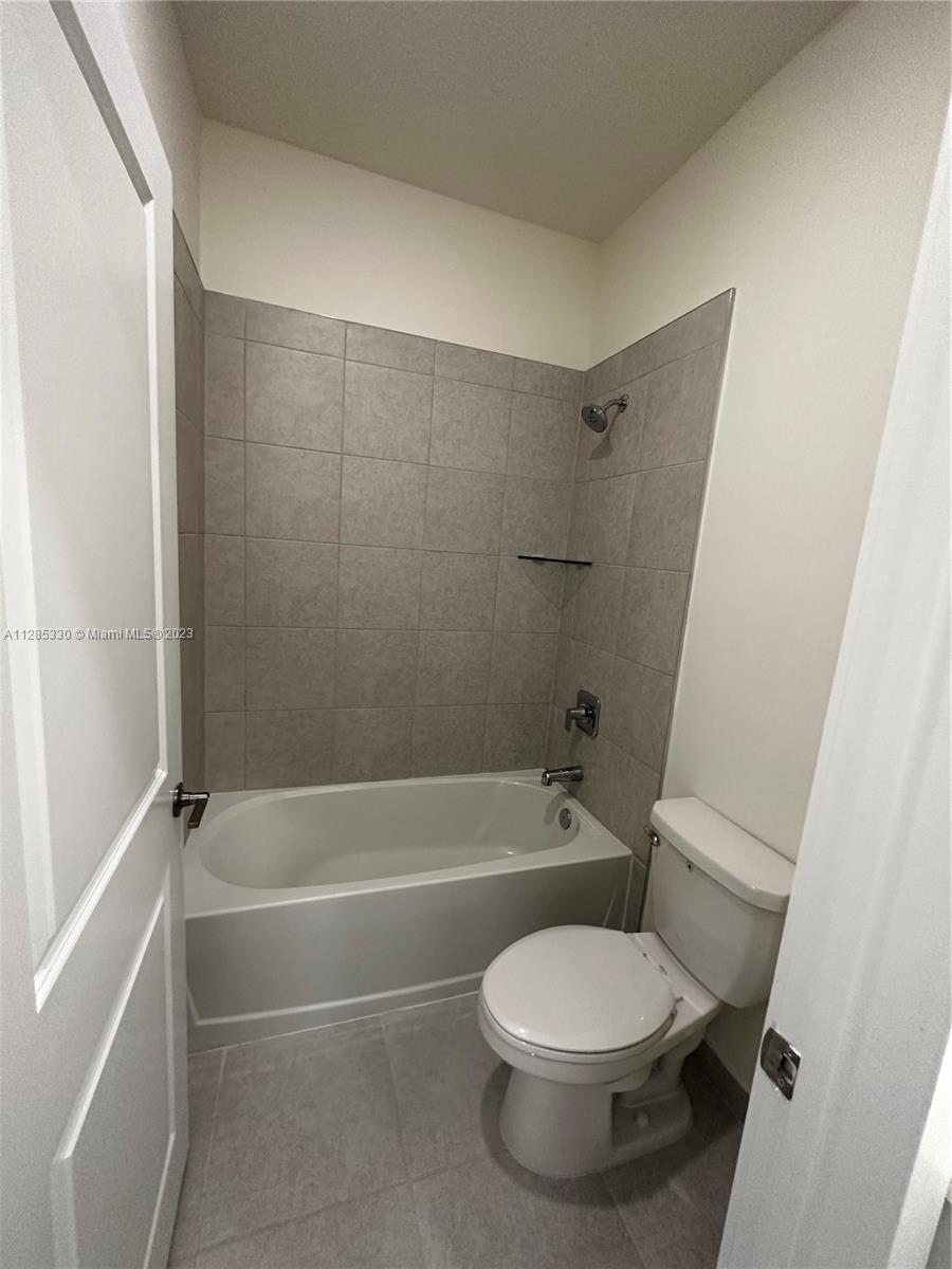 DOWNTOWN DORAL SOUTH PHAS - Residential