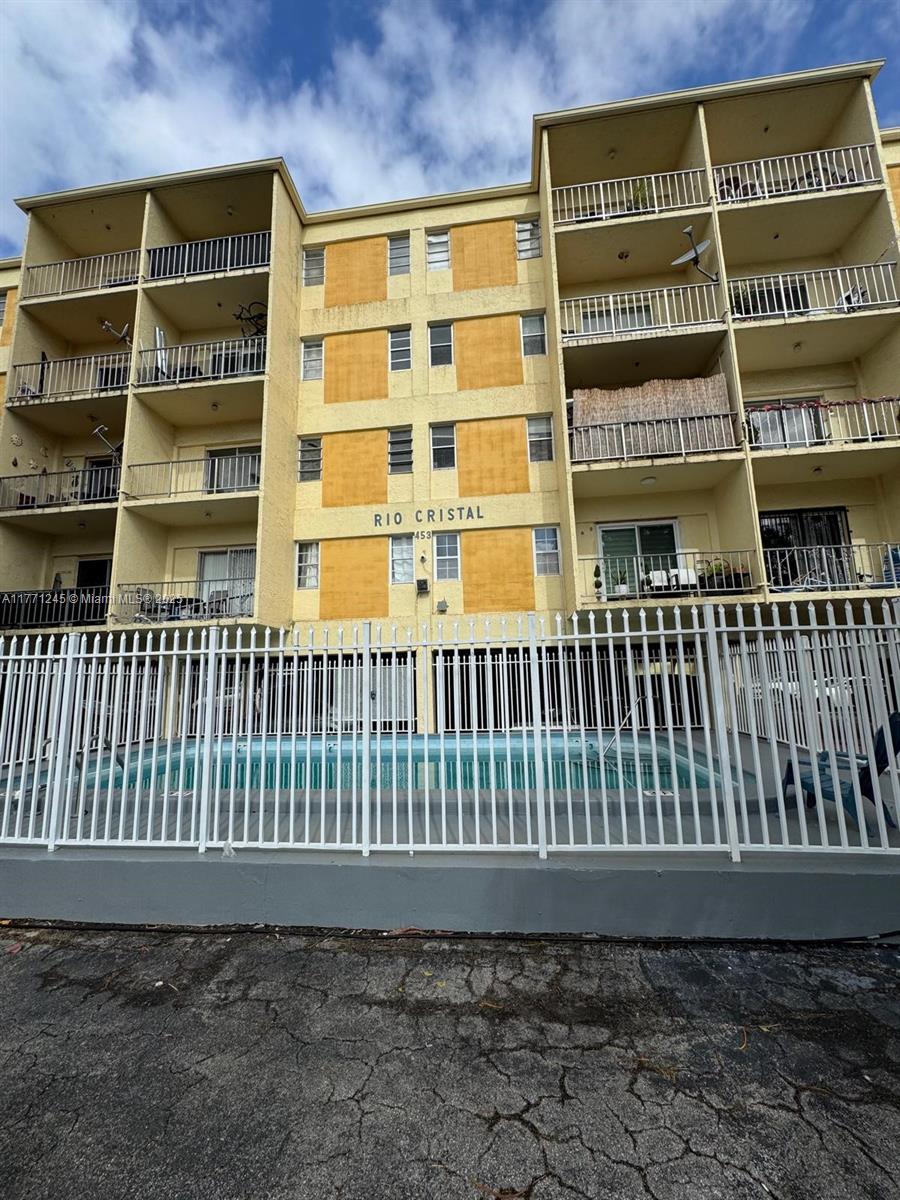 453 Sw 2nd St 302C, Miami, Broward County, Florida - 2 Bedrooms  
1 Bathrooms - 