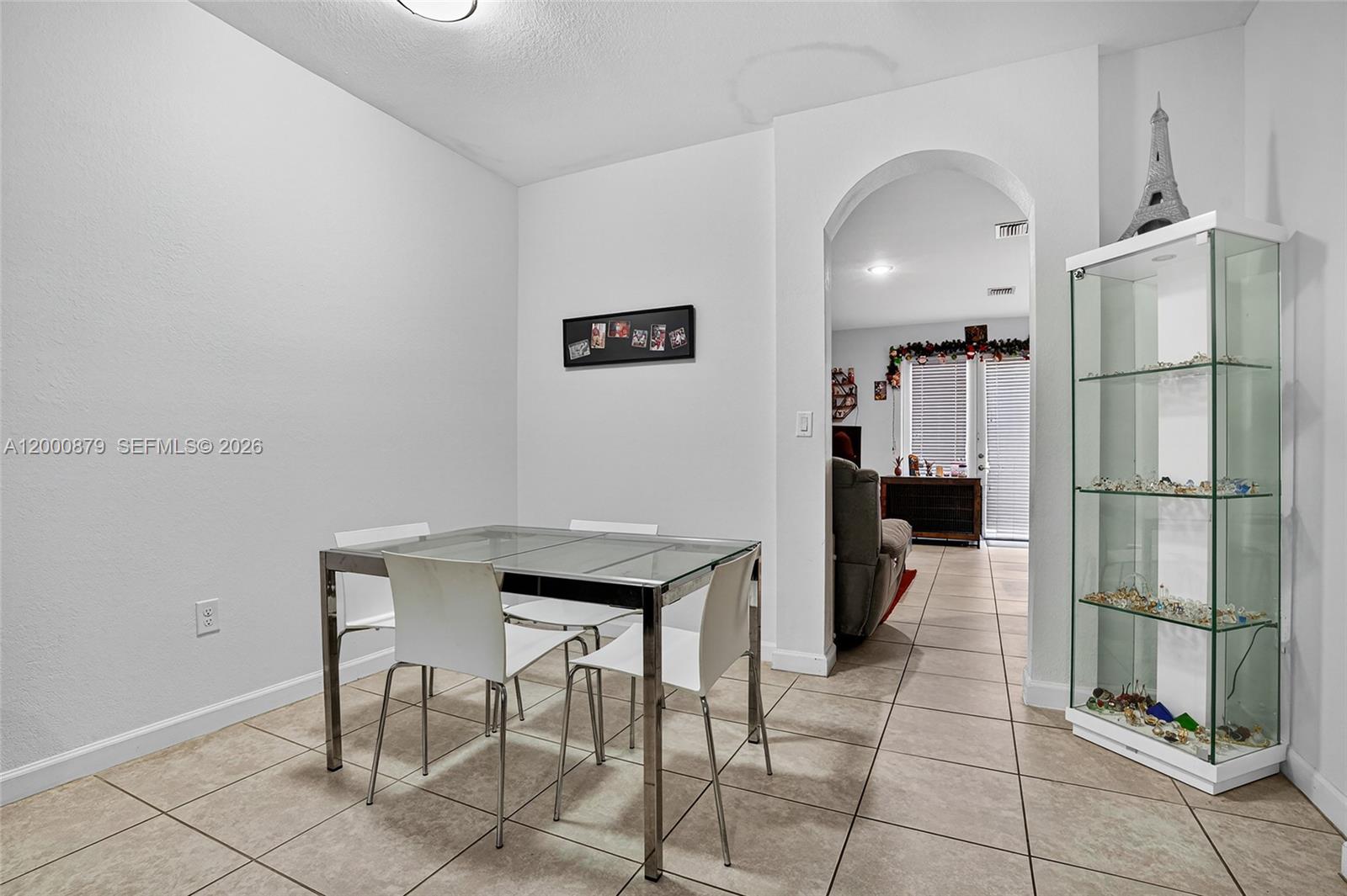 KENDALL COMMONS TOWNHOMES - Residential Lease