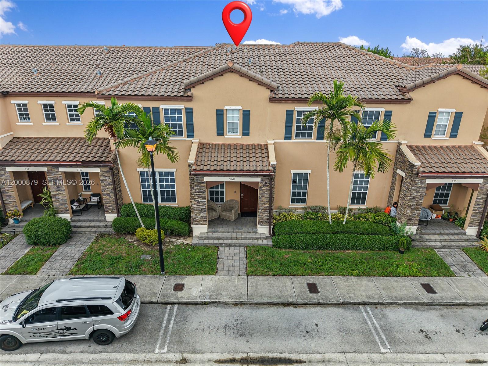 KENDALL COMMONS TOWNHOMES - Residential Lease