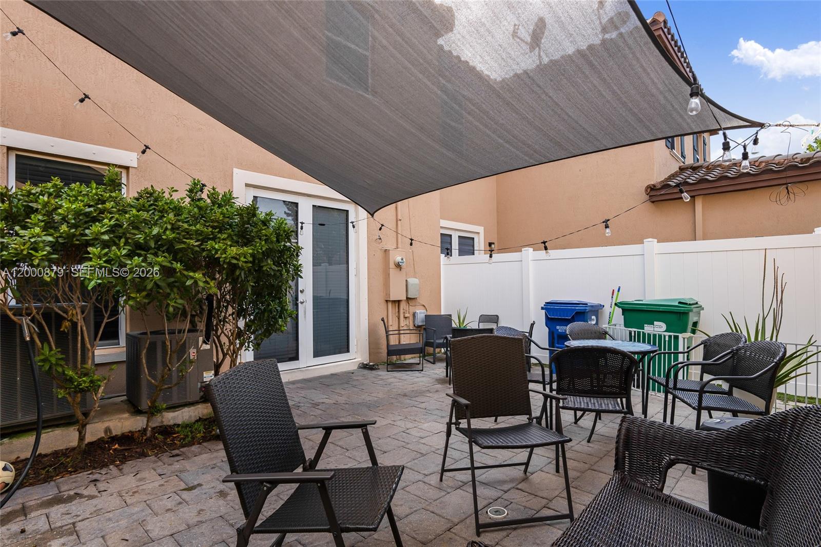 KENDALL COMMONS TOWNHOMES - Residential Lease