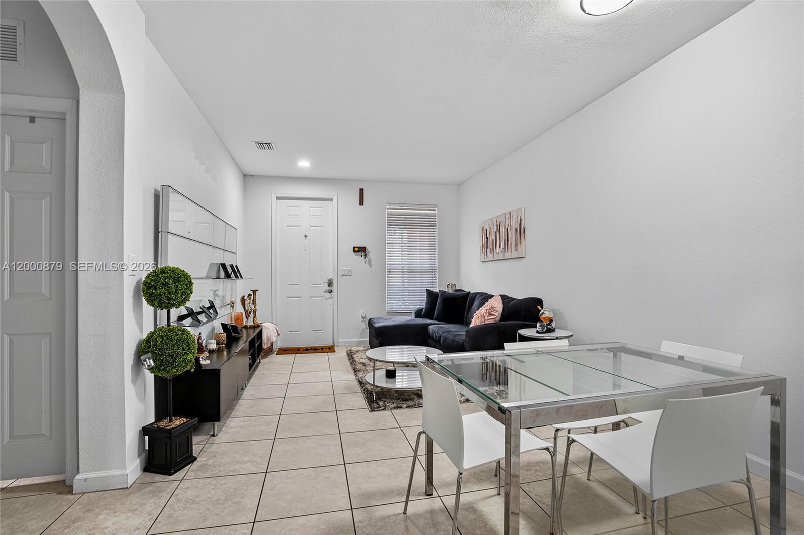 KENDALL COMMONS TOWNHOMES - Residential Lease