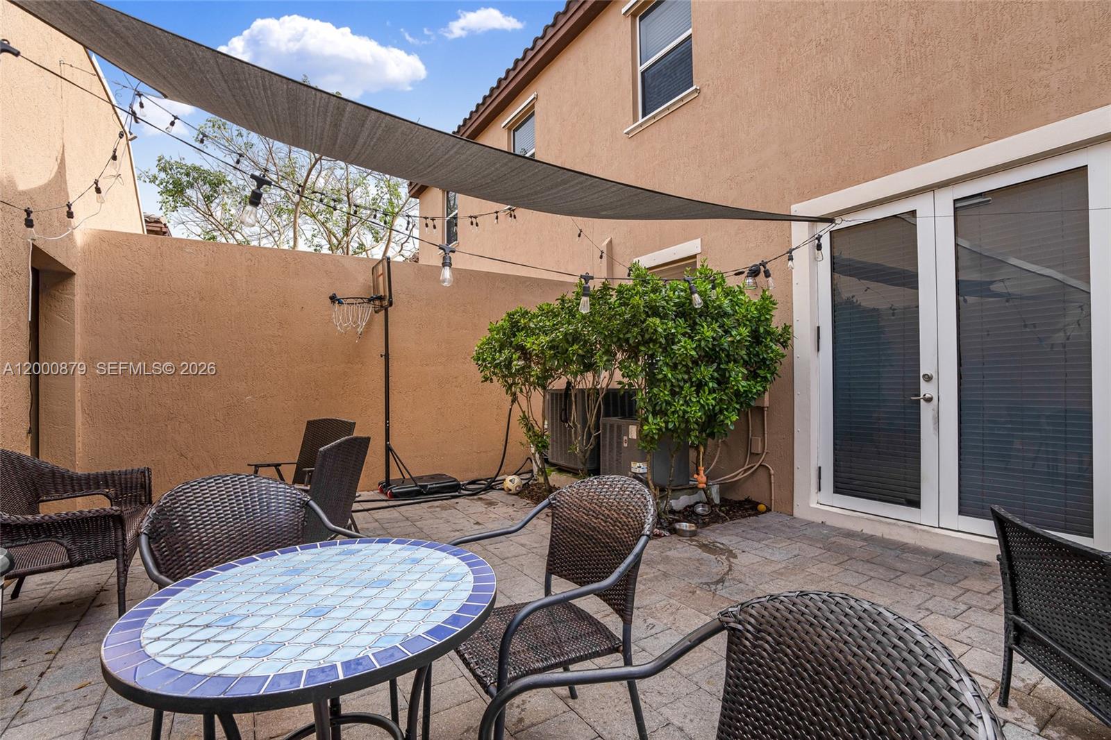 KENDALL COMMONS TOWNHOMES - Residential Lease