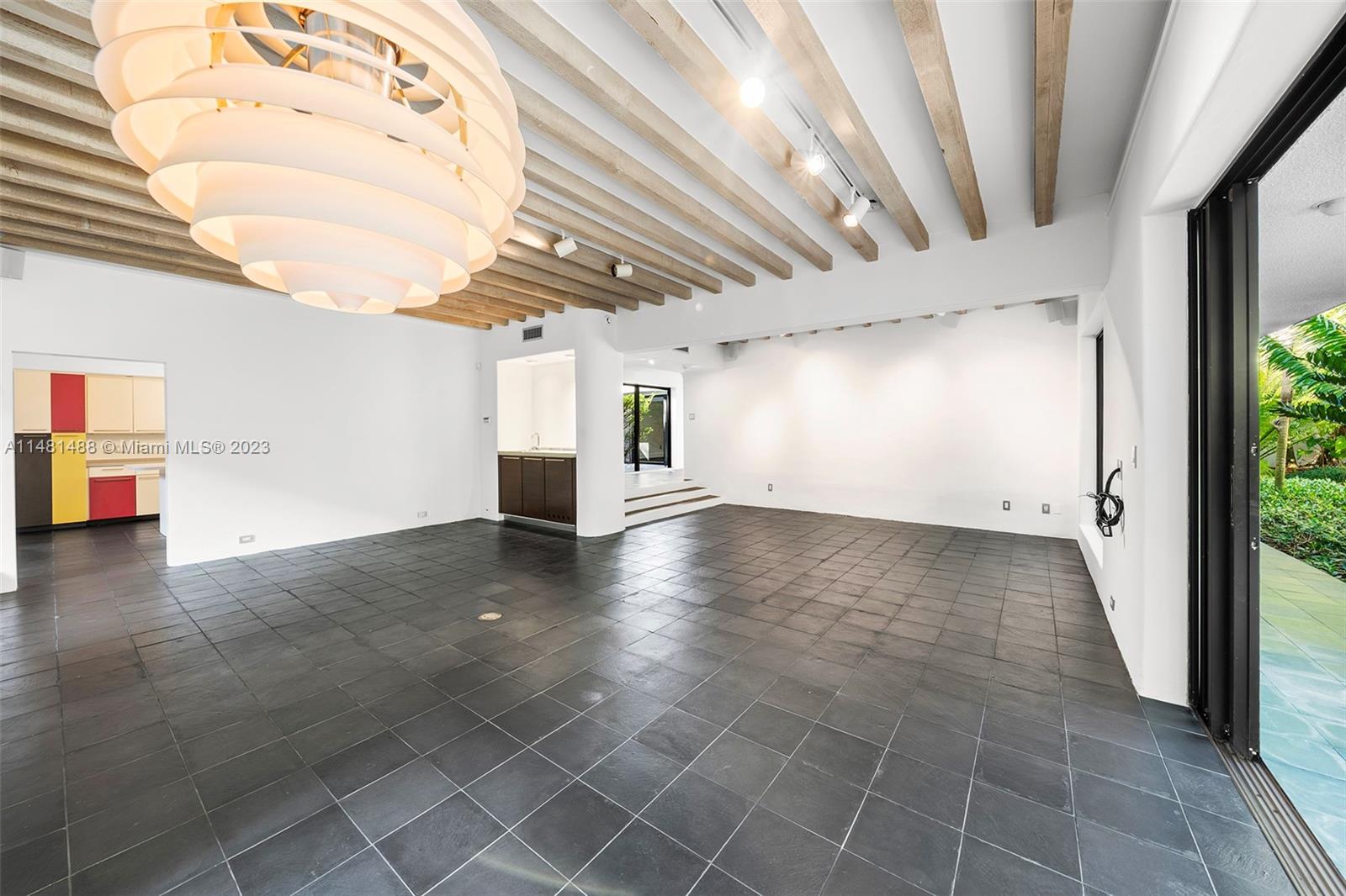 LEAFY WAY - Residential