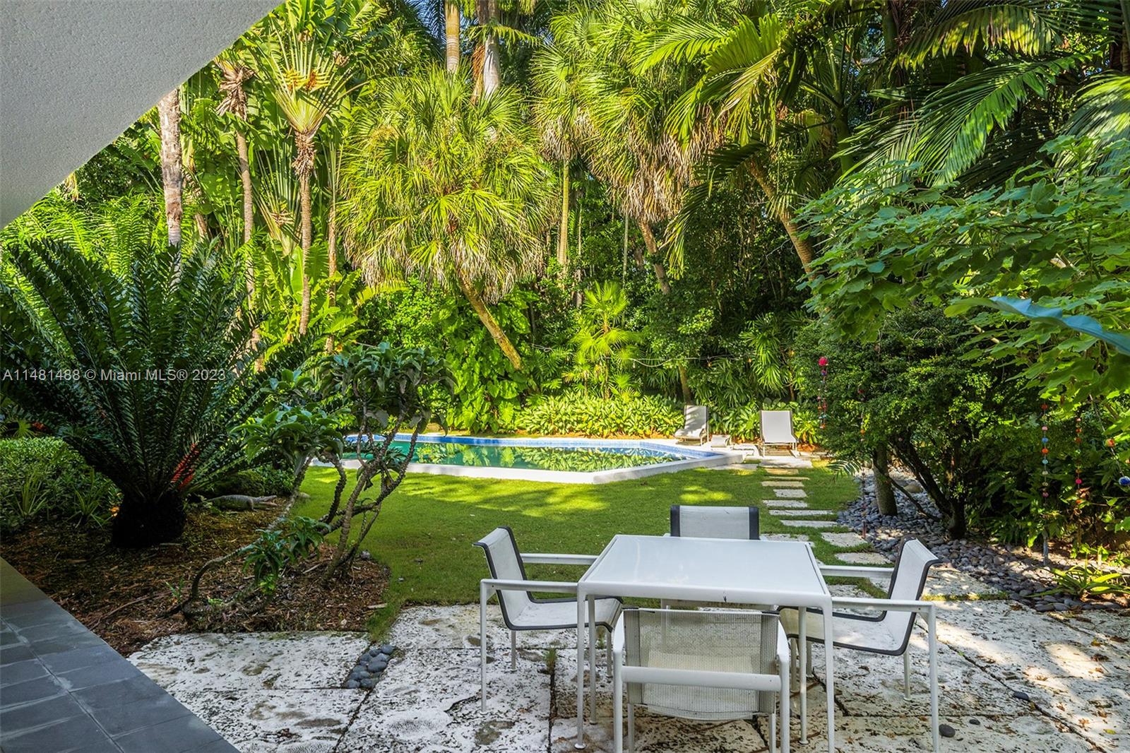 LEAFY WAY - Residential