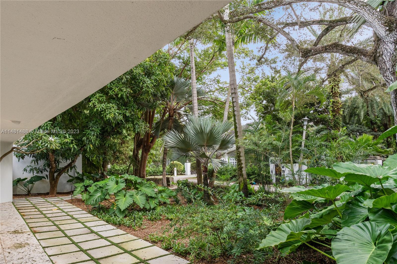 LEAFY WAY - Residential